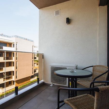 Romantic Getaway At West Residence Oradea Buitenkant foto