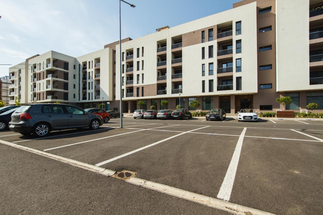 Romantic Getaway At West Residence Oradea Buitenkant foto