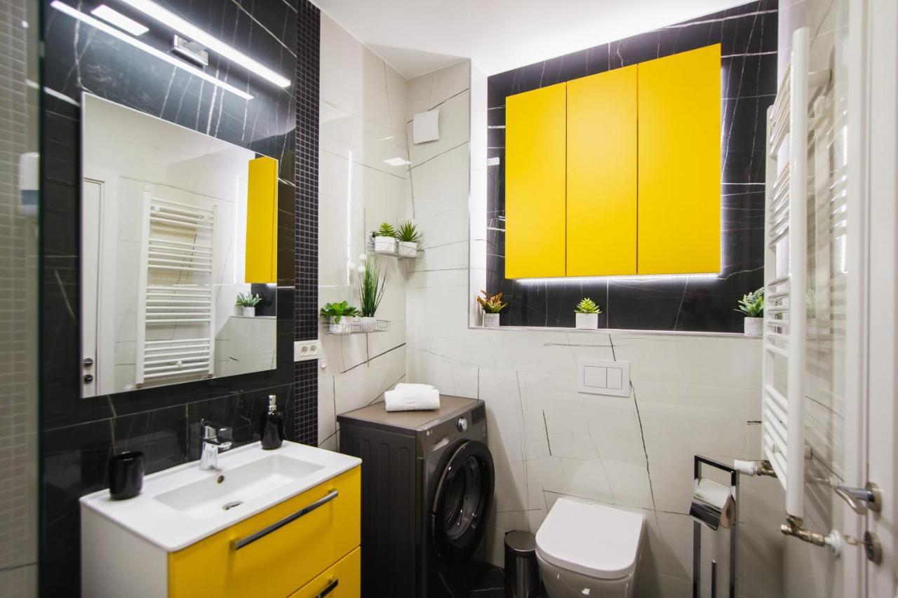 Romantic Getaway At West Residence Oradea Buitenkant foto
