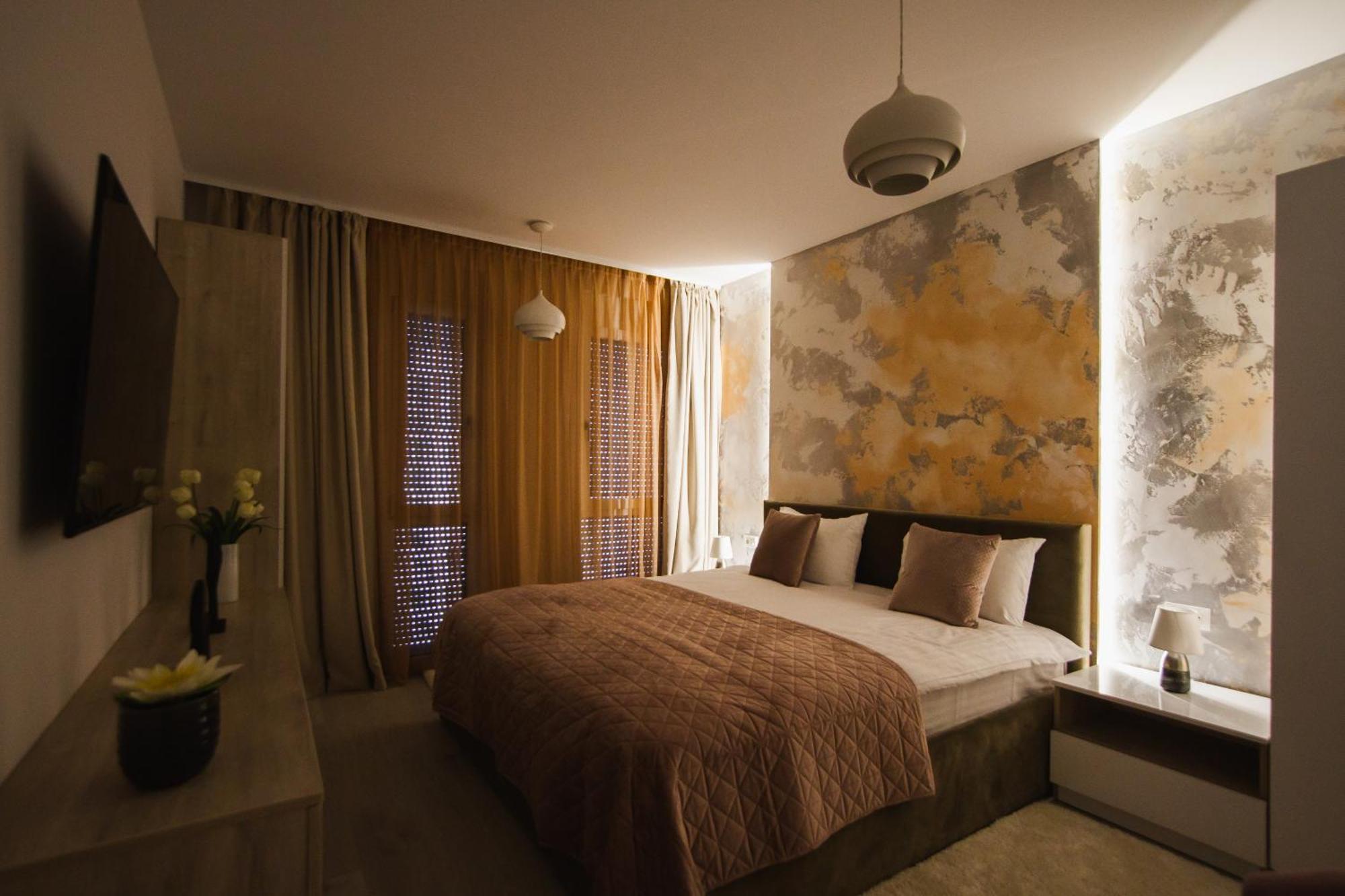 Romantic Getaway At West Residence Oradea Buitenkant foto
